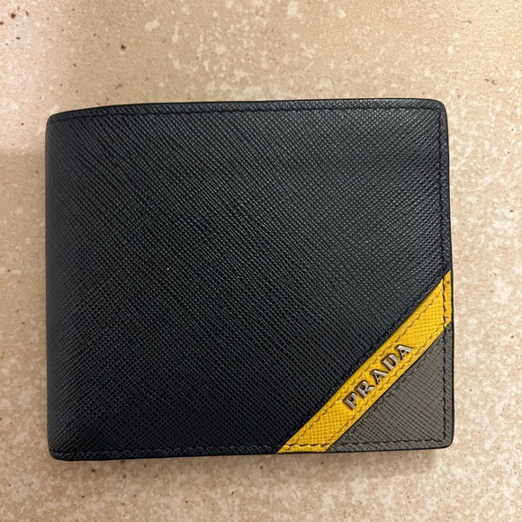 Prada Men’s Bifold Saffiano Leather Wallet - Picture 1 of 5